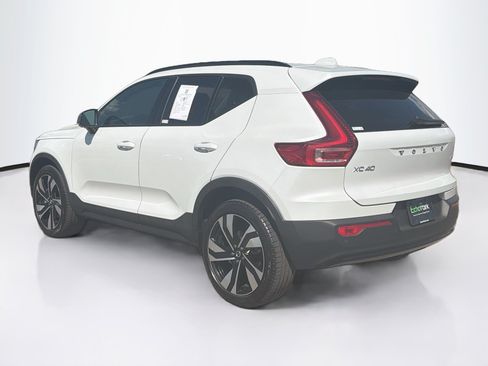 Used 2025 Volvo XC40 B5 Plus AWD/4WD image 5