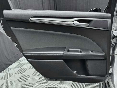 Used 2019 Ford Fusion SE FWD image 25