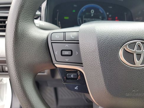 Used 2025 Toyota Camry LE image 23