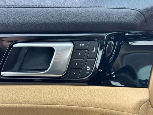 Used 2023 Porsche Panamera 4 image 18