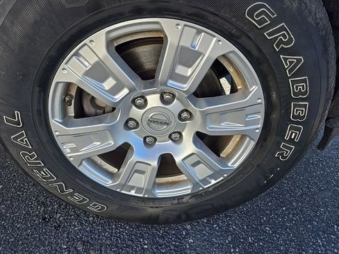 Used 2019 Nissan Titan SV w/ SV Convenience Package image 36