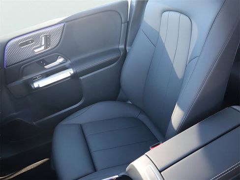 New 2026 Mercedes-Benz GLB 250 4MATIC image 35