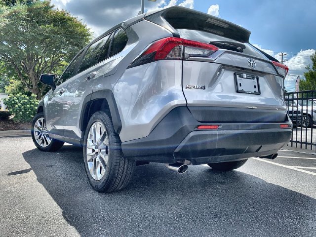 Used 2021 Toyota RAV4 XLE Premium FWD image 6