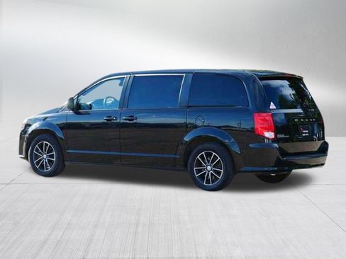 Used 2019 Dodge Grand Caravan SXT w/ Driver Convenience Group FWD image 3