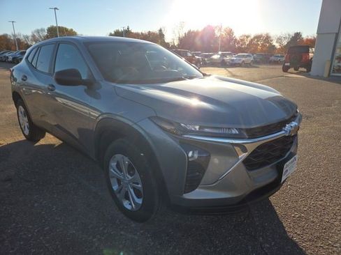 Used 2025 Chevrolet Trax LS w/ Driver Confidence Package image 9