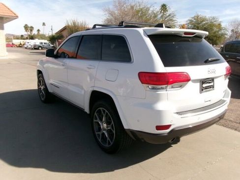 Used 2018 Jeep Grand Cherokee Limited image 10