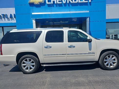 Used 2013 GMC Yukon XL Denali AWD/4WD image 2