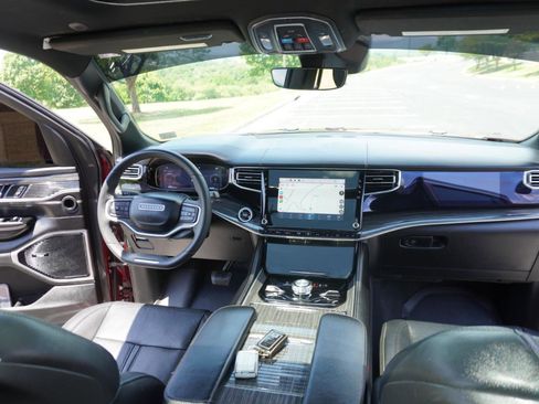 Used 2022 Jeep Wagoneer Series III w/ Premium Group I AWD/4WD image 36