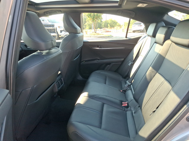 Used 2025 Toyota Camry XSE FWD image 9