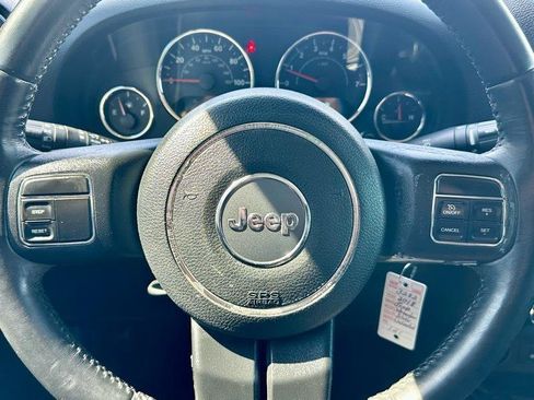 Used 2018 Jeep Wrangler Unlimited Sahara AWD/4WD image 13