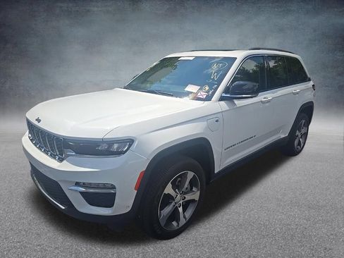 Used 2023 Jeep Grand Cherokee 4WD 4xe w/ Luxury Tech Group II image 4