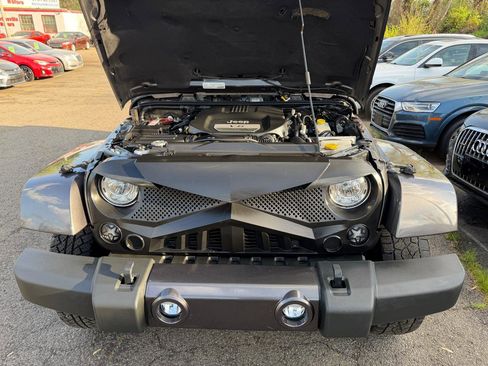 Used 2017 Jeep Wrangler Unlimited Sahara image 26