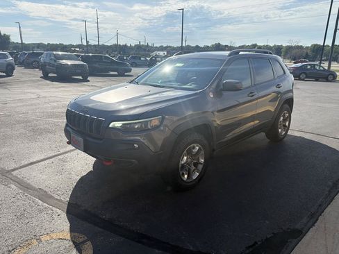 Used 2019 Jeep Cherokee Trailhawk w/ Cold Weather Group AWD/4WD image 4