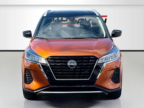 Used 2022 Nissan Kicks SV FWD image 2