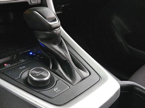 Used 2022 Toyota RAV4 SE image 15