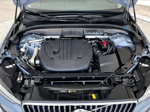 Certified 2023 Volvo XC60 B5 Plus AWD/4WD image 11