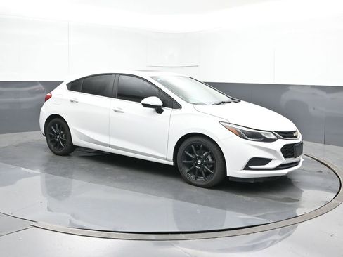 Used 2018 Chevrolet Cruze LT w/ Sun And Sound Package image 7