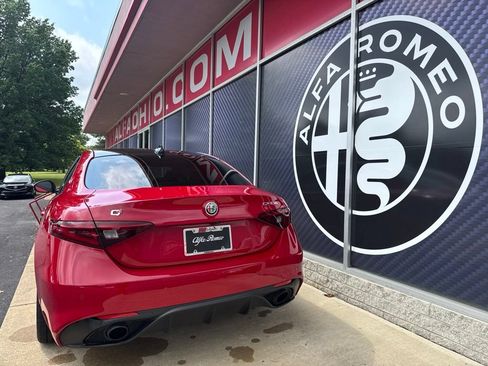Used 2022 Alfa Romeo Giulia Veloce AWD/4WD image 12