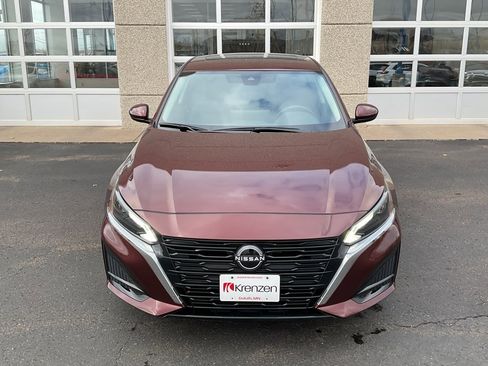 Used 2023 Nissan Altima 2.5 SV w/ SV Premium Package image 2