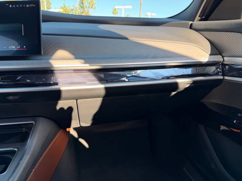 Used 2025 BMW i7 eDrive50 w/ Premium Package image 17