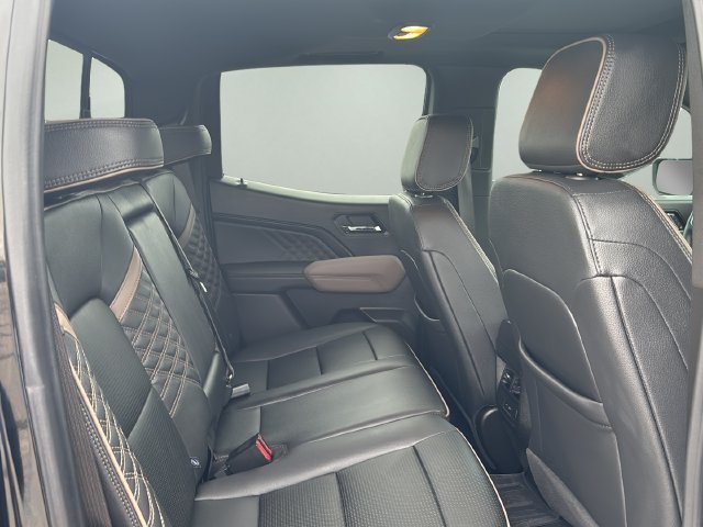 Used 2025 GMC Canyon Denali AWD/4WD image 12