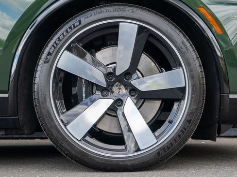 New 2026 Porsche Macan Turbo Electric AWD/4WD image 15