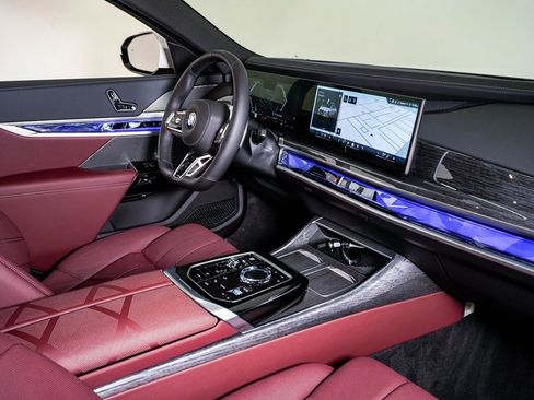 Used 2025 BMW 760i xDrive image 15