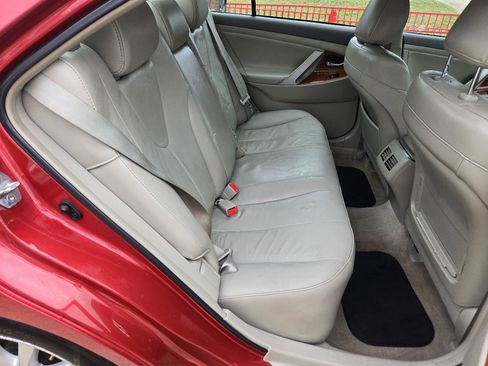 Used 2011 Toyota Camry XLE w/ SE/XLE Extra-Value Pkg FWD image 12