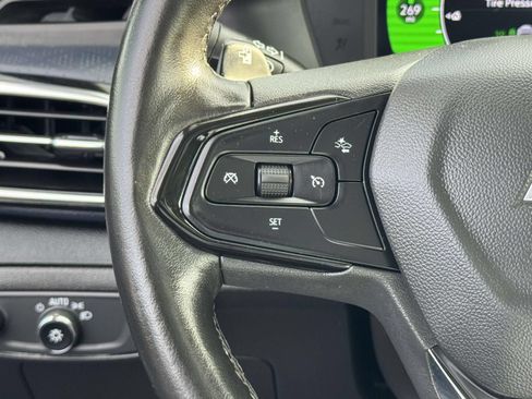 Used 2023 Chevrolet Bolt EUV Premier w/ Sun & Sound Package FWD image 7