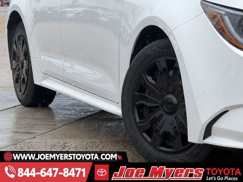 Used 2025 Toyota Corolla LE image 12