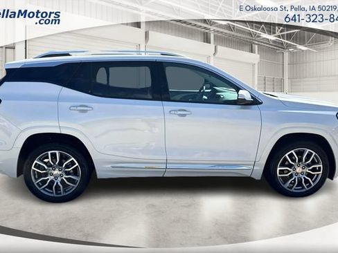 Used 2024 GMC Terrain Denali w/ Denali Premium Package AWD/4WD image 2