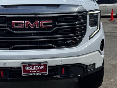 Used 2022 GMC Sierra 1500 AT4 w/ Technology Package AWD/4WD image 5