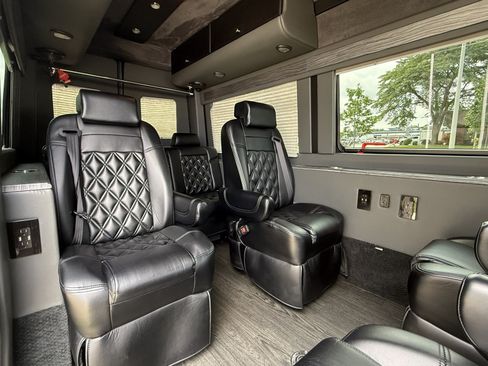 Used 2016 Freightliner Sprinter 2500 AWD/4WD image 5