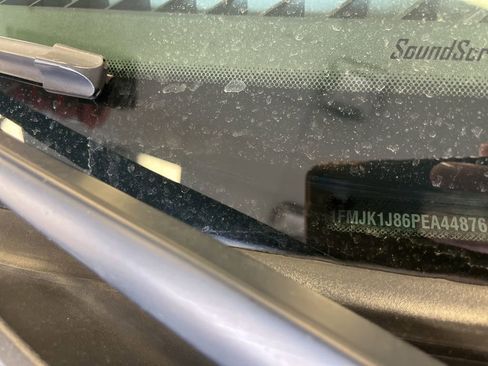 Certified 2023 Ford Expedition Max XLT image 4