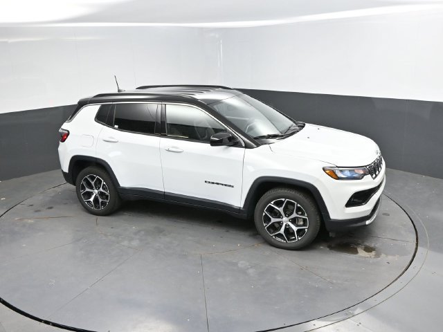Used 2024 Jeep Compass Limited AWD/4WD image 35