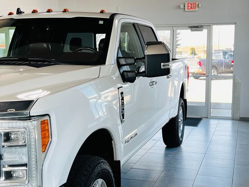 Used 2019 Ford F250 Platinum w/ Platinum Ultimate Package image 2