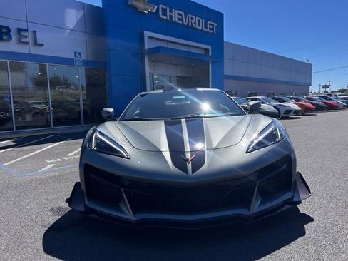 Used 2024 Chevrolet Corvette Z06 w/ Z07 Performance Package RWD image 2
