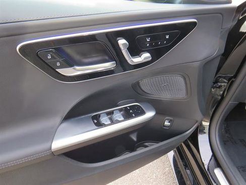 Used 2025 Mercedes-Benz C 300 4MATIC Sedan image 9
