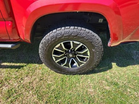 Used 2021 Toyota Tacoma SR5 AWD/4WD image 6