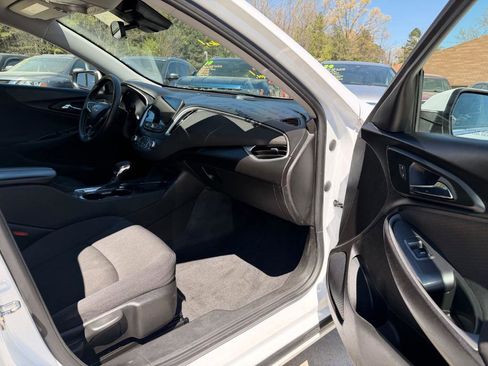 Used 2023 Chevrolet Malibu LT FWD image 18