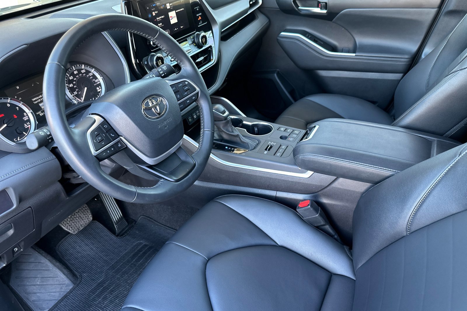 Used 2026 Toyota Highlander XLE AWD/4WD image 10