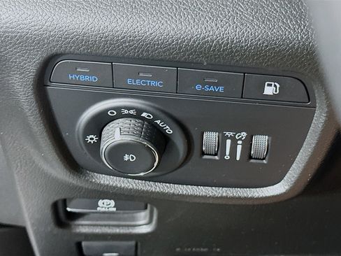 Used 2023 Jeep Grand Cherokee 4WD 4xe w/ Luxury Tech Group II image 17