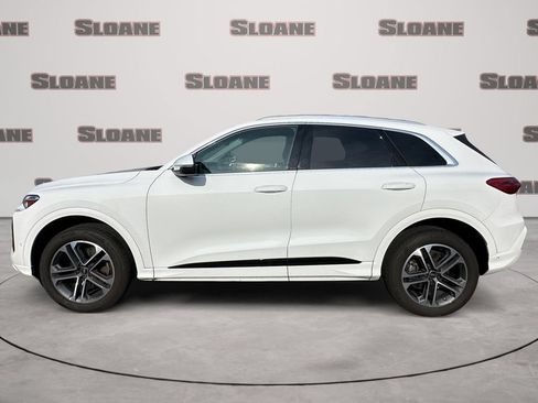 Certified 2025 Audi Q5 Premium w/ Convenience Package AWD/4WD image 2