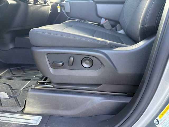 Used 2026 Chevrolet Silverado 1500 RST w/ Dark Appearance Package AWD/4WD image 15