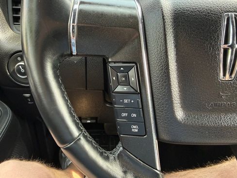 Used 2015 Lincoln Navigator 2WD image 31