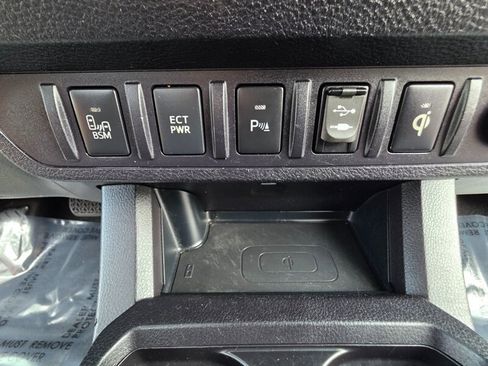 Used 2016 Toyota Tacoma TRD Off-Road w/ Premium & Technology Package image 41