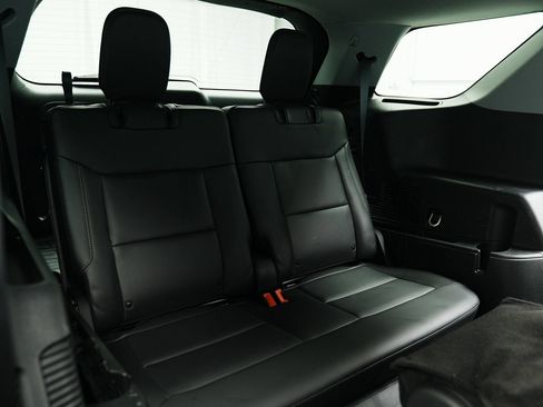 Used 2023 Ford Explorer XLT w/ Equipment Group 202A image 29