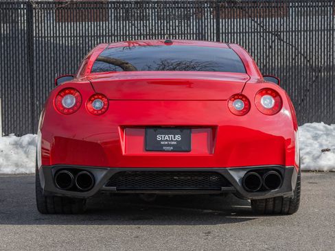 Used 2010 Nissan GT-R Premium image 24