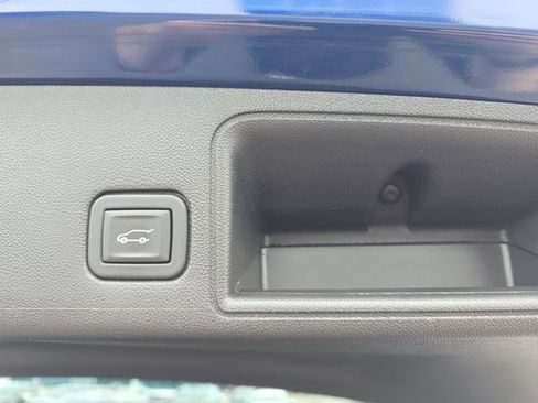 Used 2023 GMC Terrain SLE w/ Driver Convenience Package FWD image 14
