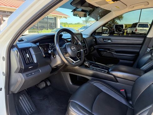 Used 2022 Nissan Pathfinder SV FWD image 14